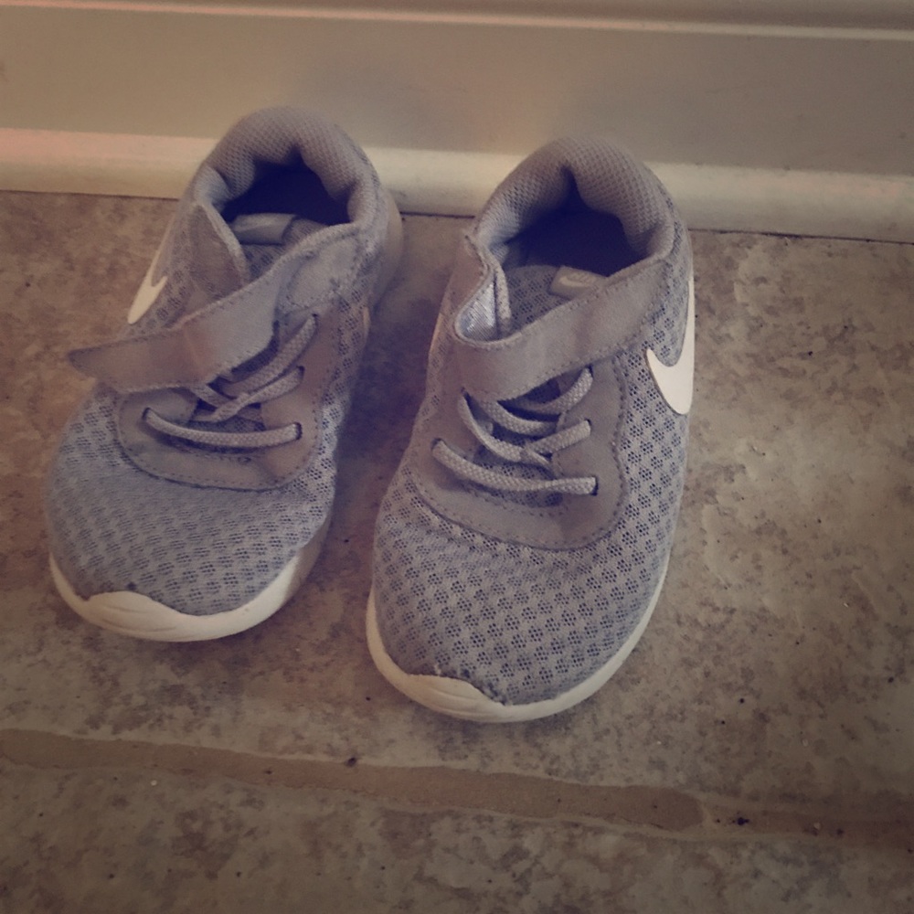Kids Nike grey sneakers